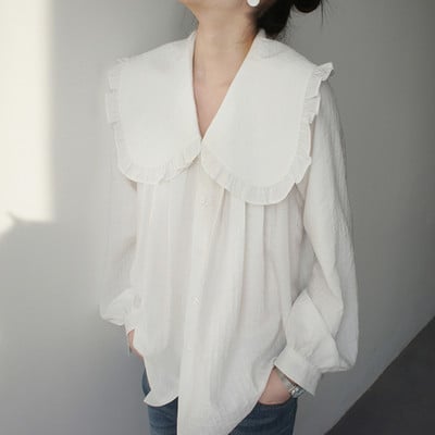 Casual γυναικείο φαρδύ πουκάμισο με λαιμόκοψη σε λευκό χρώμα