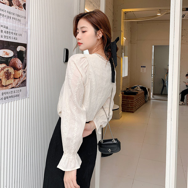 Ženska košulja s čipkom u retro stilu