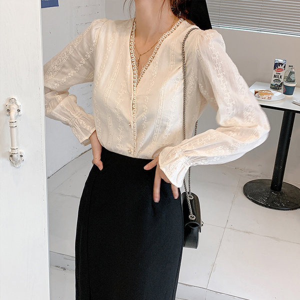 Ženska košulja s čipkom u retro stilu