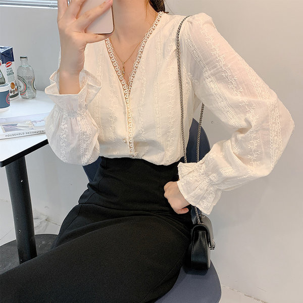 Ženska košulja s čipkom u retro stilu