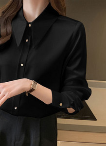 Moderna ženska košulja s klasičnom kragnom