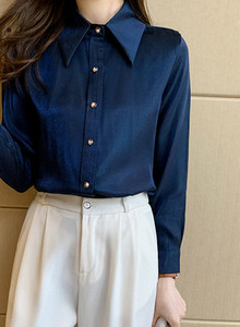 Moderna ženska košulja s klasičnom kragnom