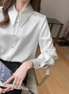 Moderna ženska košulja s klasičnom kragnom