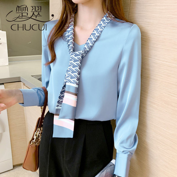 Mitmes värvitoonis spits-kaelusega naiste satiinsärk