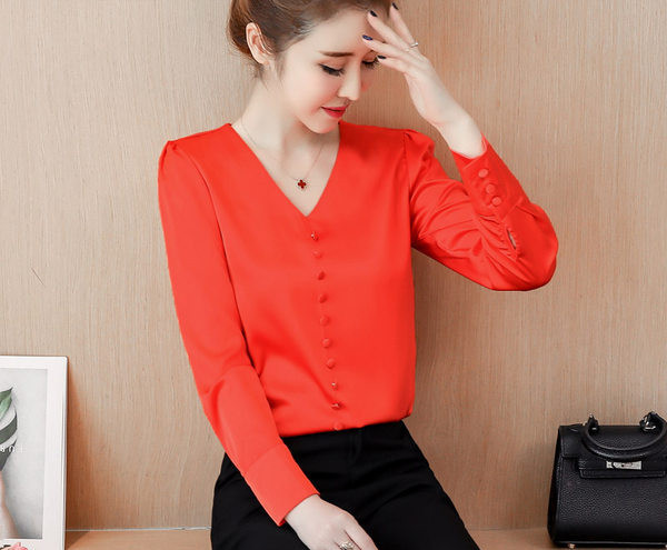 Pripijena satenska košulja s gumbima