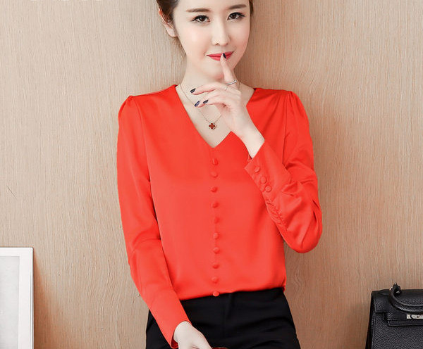 Pripijena satenska košulja s gumbima