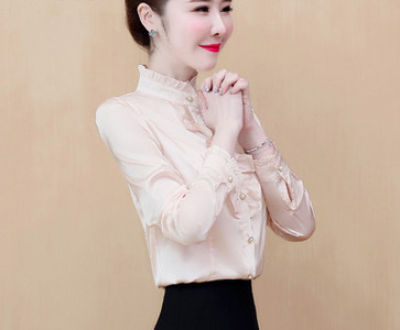 Μοντέρνο γυναικείο πουκάμισο με βολάν και πέρλες κουμπιά