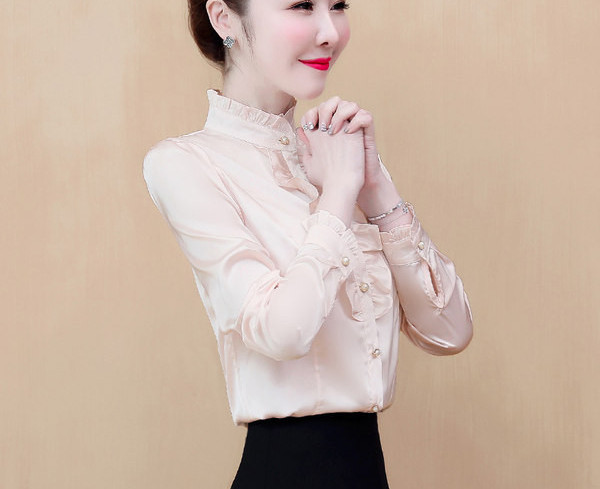 Μοντέρνο γυναικείο πουκάμισο με βολάν και πέρλες κουμπιά