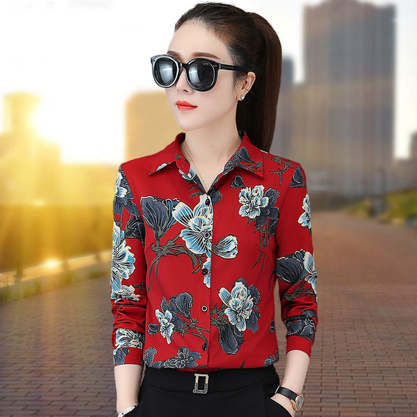 Pripijena ženska košulja s cvjetnim uzorkom