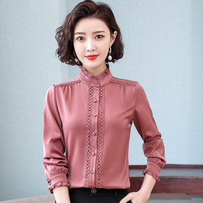 Κομψό γυναικείο πουκάμισο με χαμηλό γιακά πόλο και κουμπιά