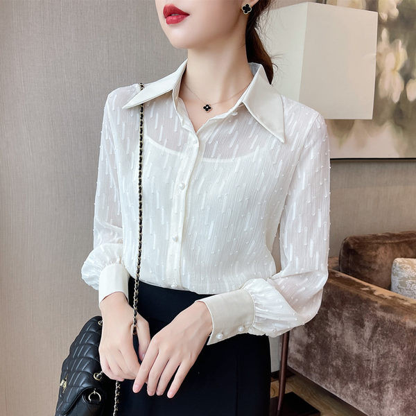 Novi model košulje s klasičnom kragnom i gumbima