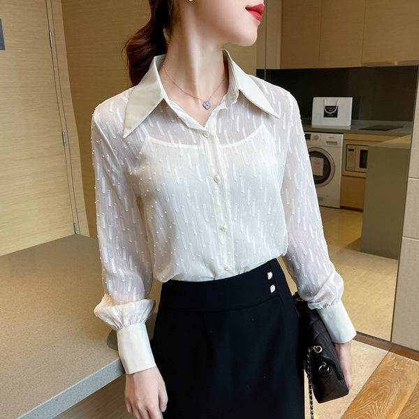 Novi model košulje s klasičnom kragnom i gumbima