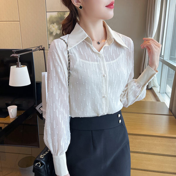 Novi model košulje s klasičnom kragnom i gumbima