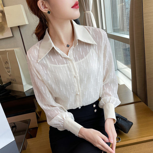 Novi model košulje s klasičnom kragnom i gumbima