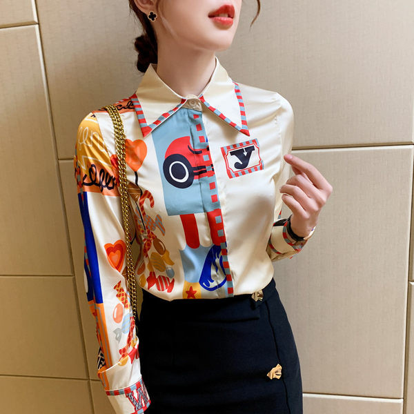 Naiste kevadsärk klassikalise kraega