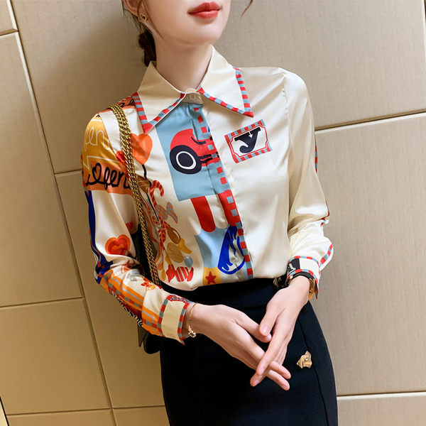 Naiste kevadsärk klassikalise kraega