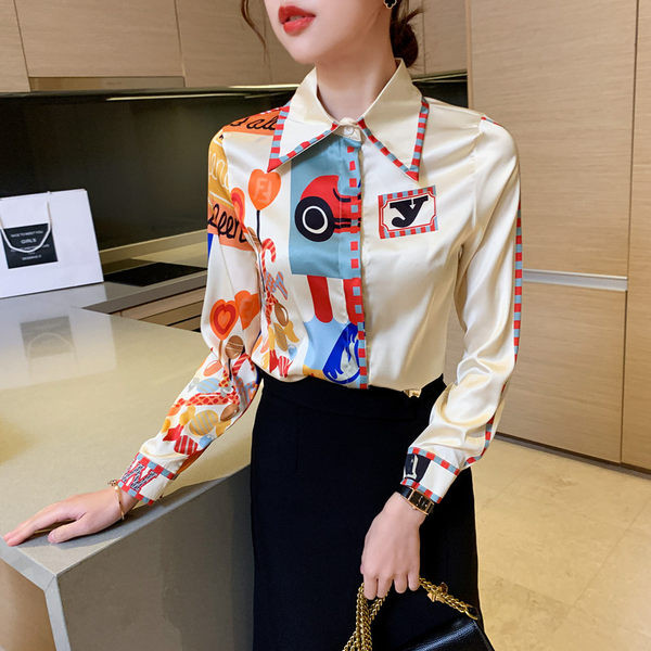 Naiste kevadsärk klassikalise kraega