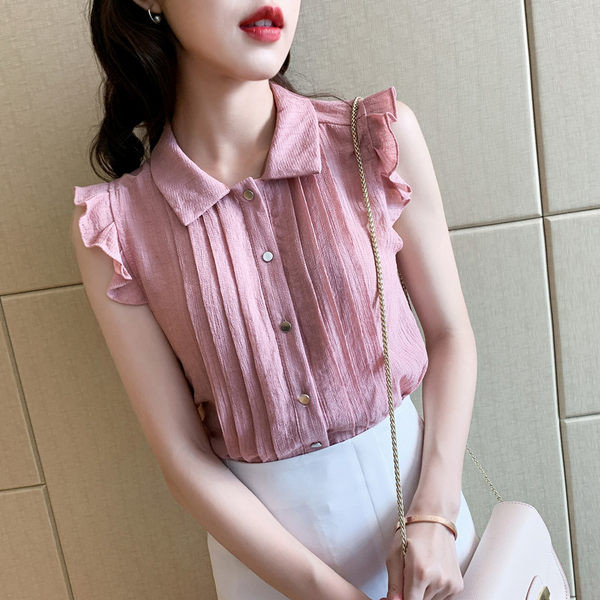 Naiste moekas lokkide ja klassikalise kraega särk