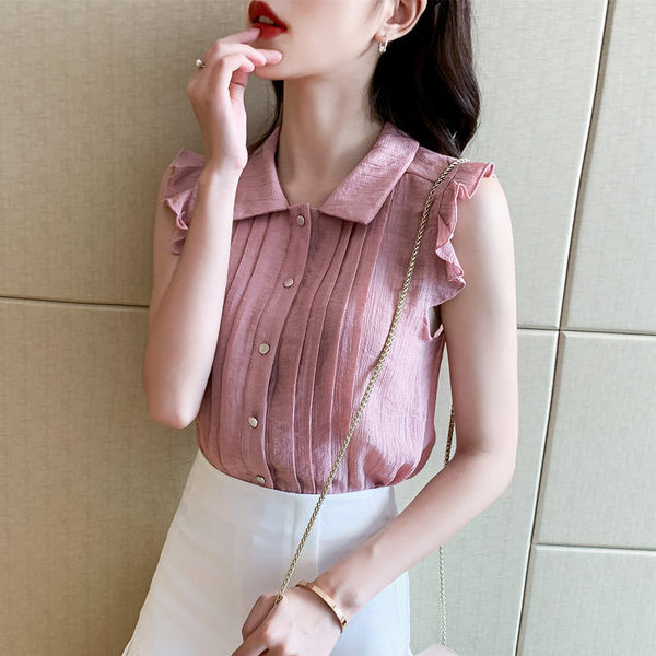 Naiste moekas lokkide ja klassikalise kraega särk