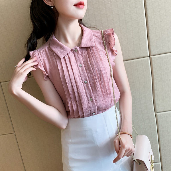 Naiste moekas lokkide ja klassikalise kraega särk