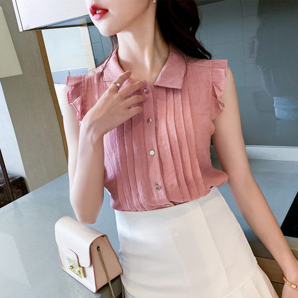 Naiste moekas lokkide ja klassikalise kraega särk