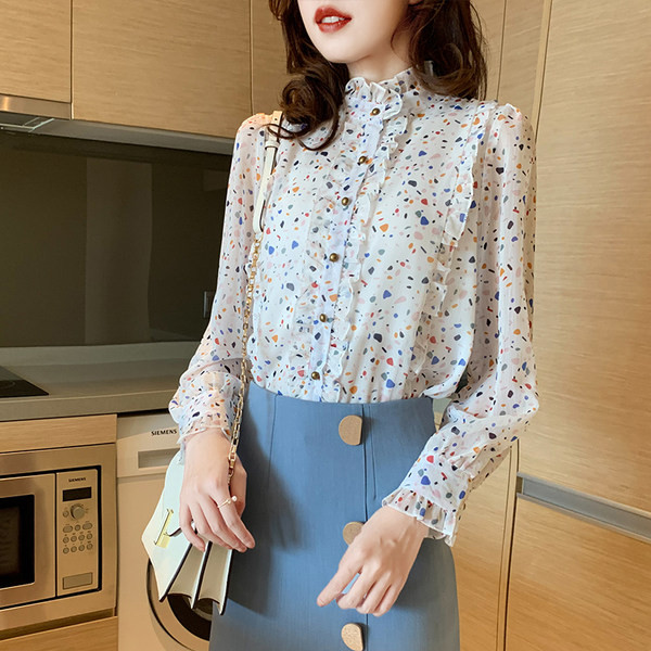 Γυναικείο πουκάμισο σιφόν με χαμηλό γιακά και μακριά μανίκια