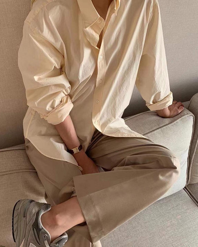 Proljetna ženska košulja s dugim rukavima i gumbima