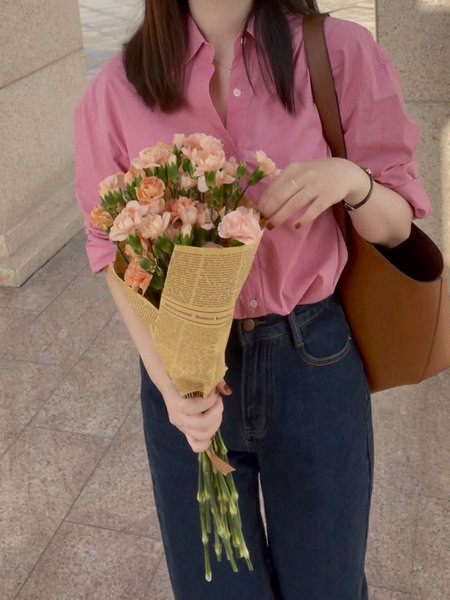 Proljetna ženska košulja s dugim rukavima i gumbima