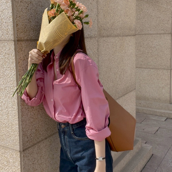 Proljetna ženska košulja s dugim rukavima i gumbima