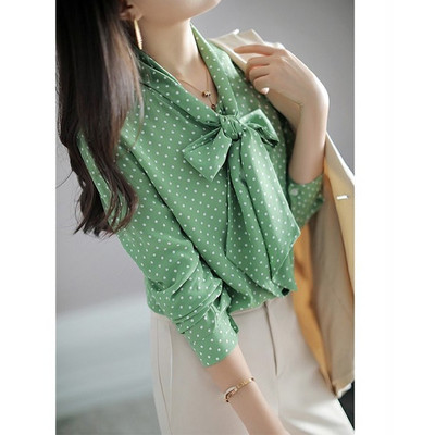 Ženska ležerna košulja na točkice s trakom