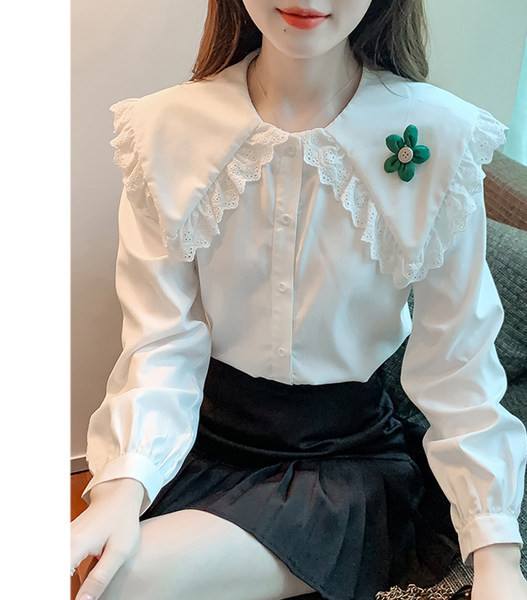 Moderna ženska košulja s gumbima u bijeloj boji