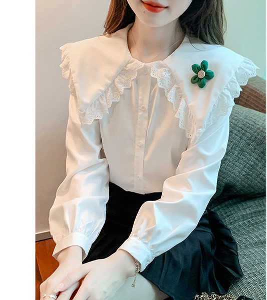 Moderna ženska košulja s gumbima u bijeloj boji