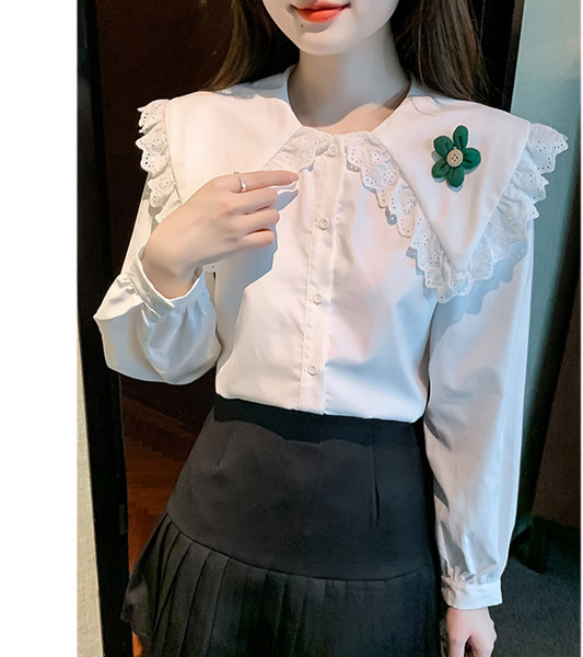 Moderna ženska košulja s gumbima u bijeloj boji