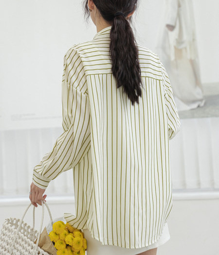 Triibuline mudel naiste särk klassikalise kraega