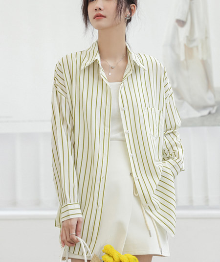 Triibuline mudel naiste särk klassikalise kraega