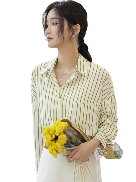 Triibuline mudel naiste särk klassikalise kraega