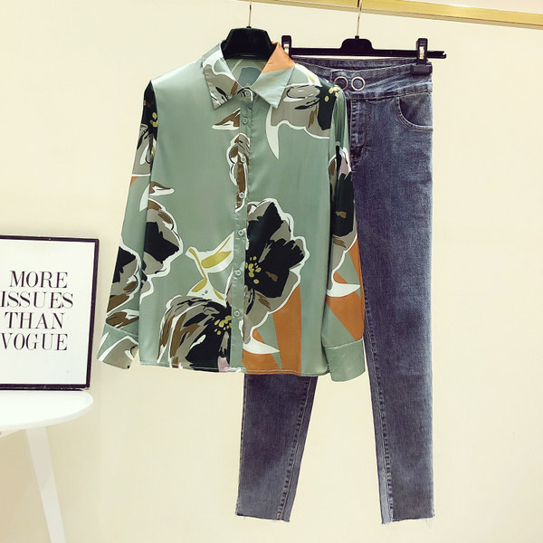 Satiinist naiste särk klassikalise kraega