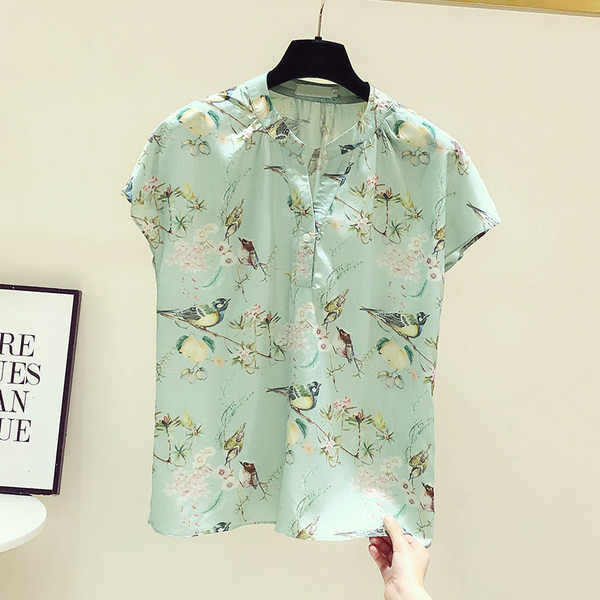 Värviline naiste särk lühikeste varrukate ja madala kraega