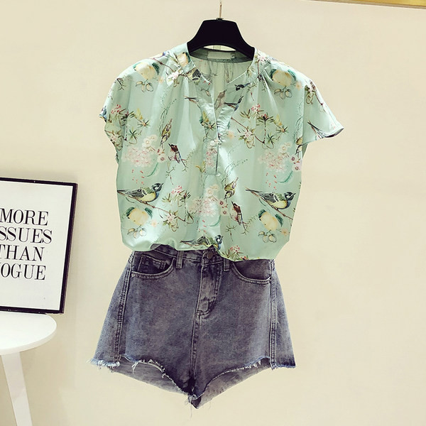 Värviline naiste särk lühikeste varrukate ja madala kraega