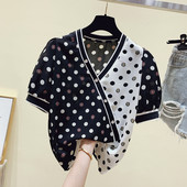 Γυναικείο πουά πουά με λαιμόκοψη