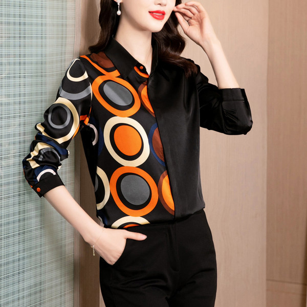 Модерна дамска риза с класическа  яка и  копчета