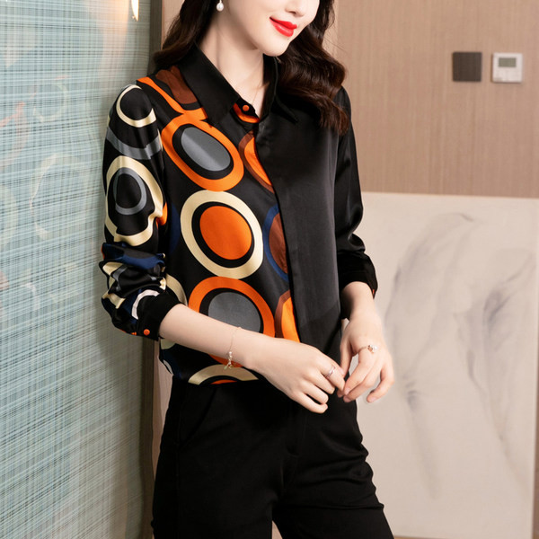 Модерна дамска риза с класическа  яка и  копчета