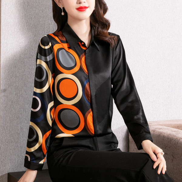 Модерна дамска риза с класическа  яка и  копчета