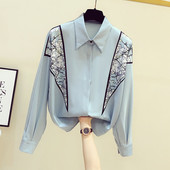 Moodne naiste särk klassikalise kraega - kahte värvi