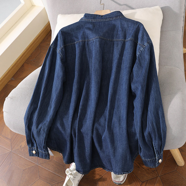 Широка риза от деним с джоб и копчета