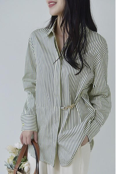Dugačka ženska košulja na pruge s klasičnim ovratnikom