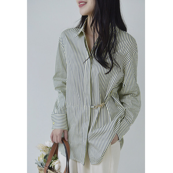 Dugačka ženska košulja na pruge s klasičnim ovratnikom