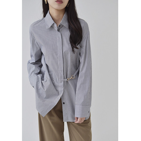 Dugačka ženska košulja na pruge s klasičnim ovratnikom