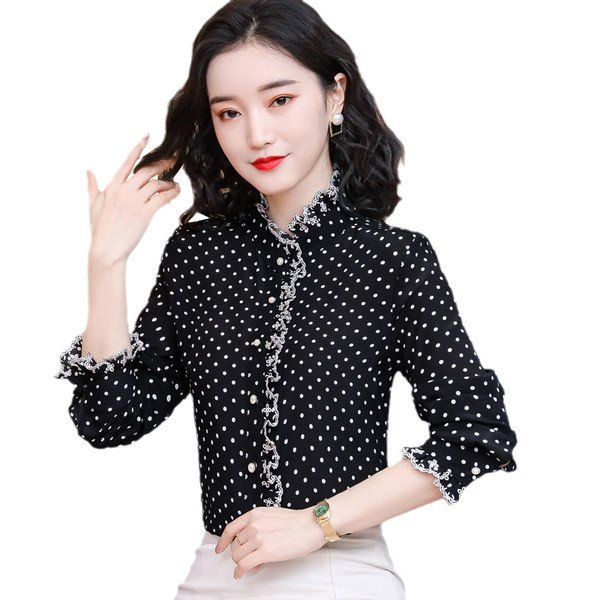 Ženska košulja od šifona s kovrčama i bisernim gumbima