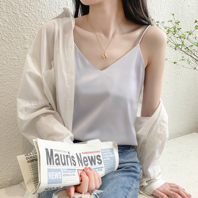 Moodne peenikeste rihmadega naiste satiinist topp